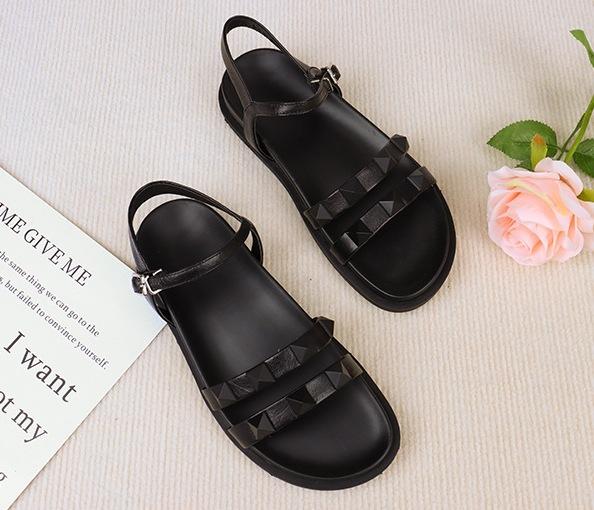 

Summer new rivet round head flat bottom student flat bottom sandals women s leisure beach word with women s buckle sandals 39 чёрный