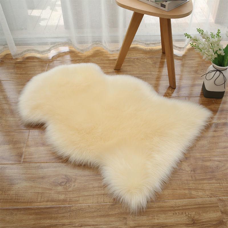 Girly Irregular-Shaped Faux Wool Plush Carpet for Bedroom, Living Room, or Bay Window