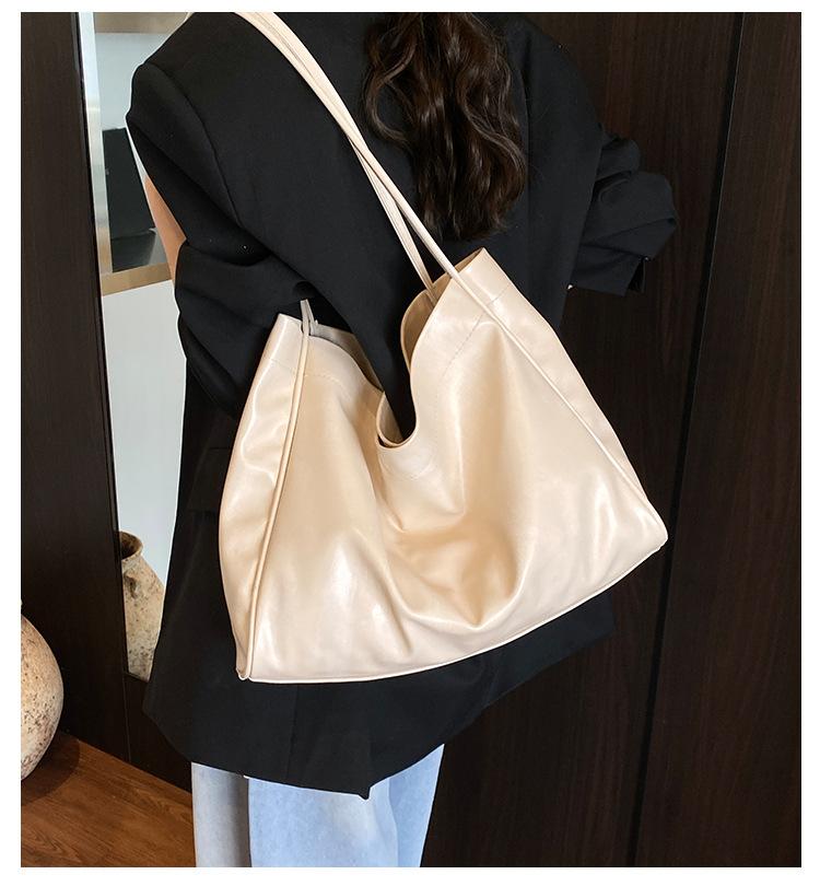 Leisure Commuting Large-capacity Bag Women's 2025 New Fashion Versatile Shoulder Bag, College Student Class Bag Tote Bag