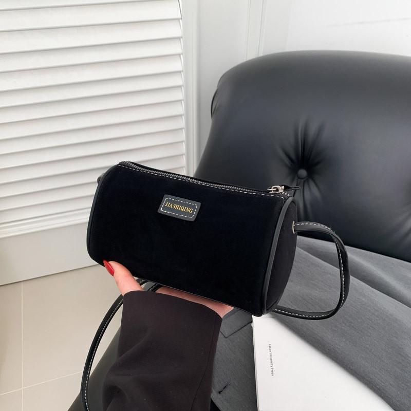 

Urban Minimalist Style Round Pillow Crossbody Bag With Exquisite Car Line Design чёрный