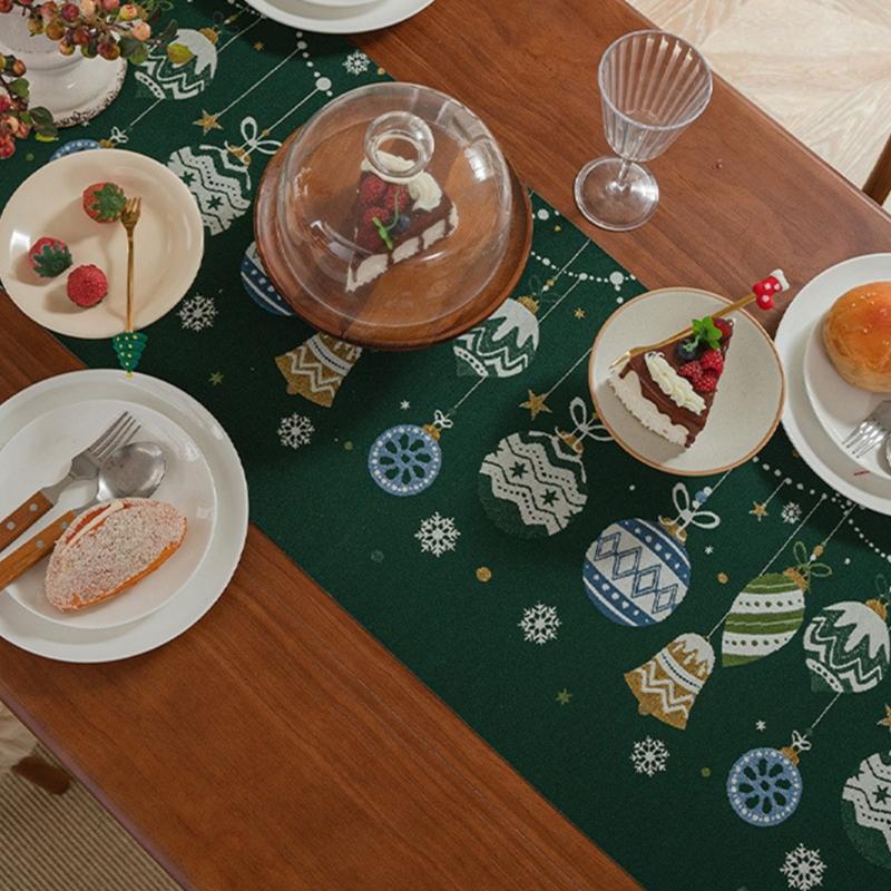 Christmas Chenilles Table Runner With Colorfast Woven Design And Tassels For Festives Home Dining Atmosphere Decoration