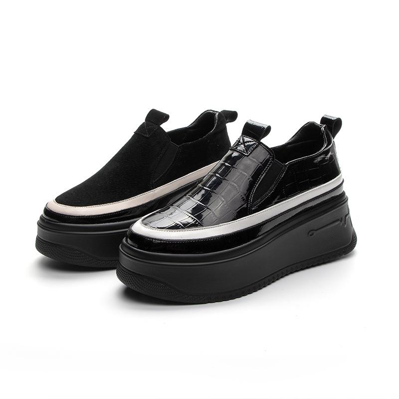 2024 Spring/Autumn Women's British Platform Slip-On Shoes with Thick Sole