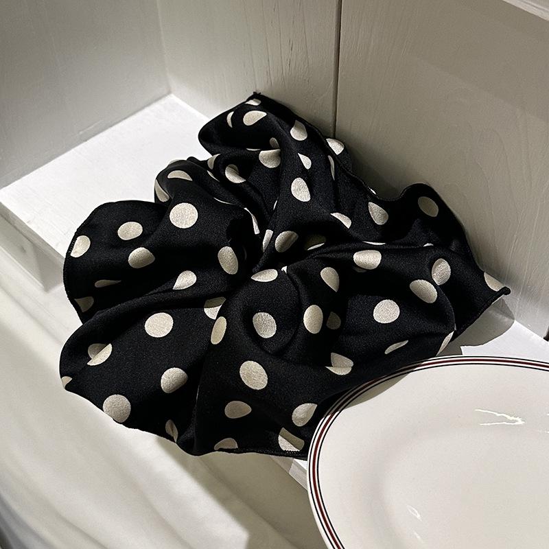 Elegant Retro Polka Dot Hair Scrunchie - Classic Style Hair Tie & Accessory for Women