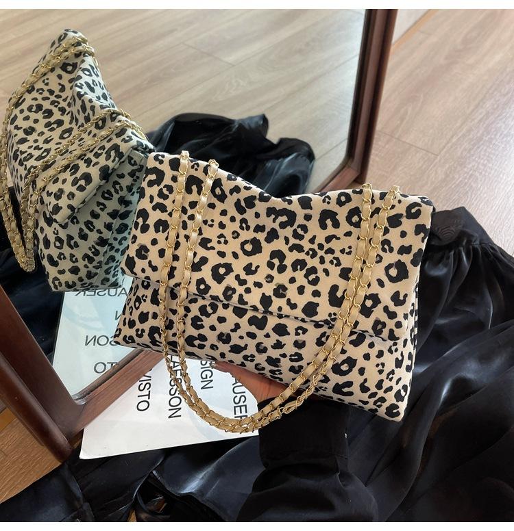 

This year, the popular super-hot niche leopard print bag for women s 2025 new foreign-style versatile single shoulder underarm bag hand-held cloth bag