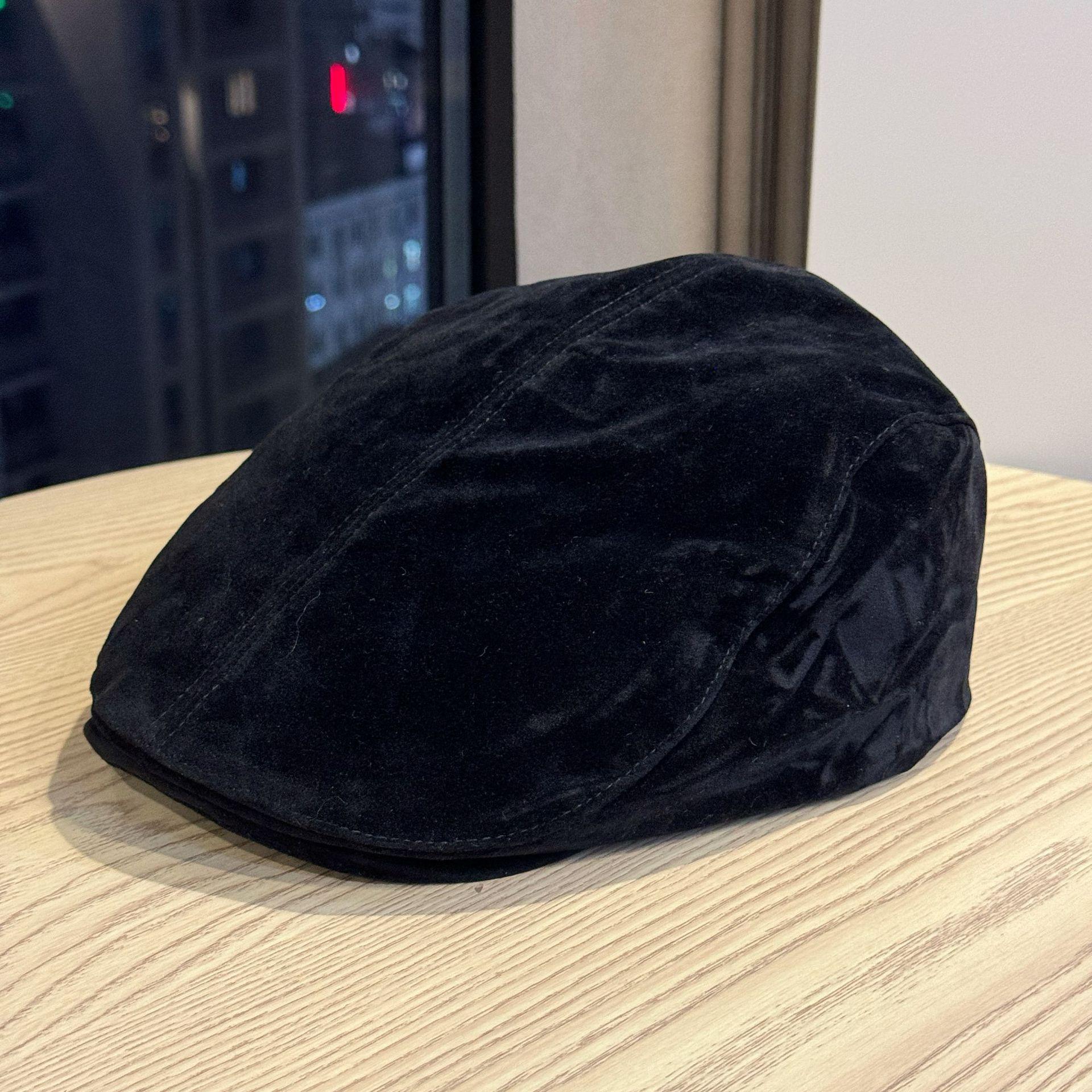 

New autumn and winter suede beret in vintage red for women and men, distressed and stylish, Japanese style, makes the face look smaller and trendy Adult54-60Adjustable чёрный