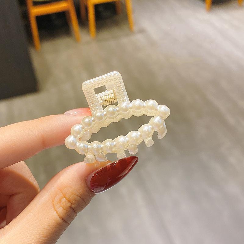 Small Pearls Acrylic Hair Claw Clips Small Size Makeup Hair Styling Barrettes For Women Cute Mini Claw Clip Hair Accessories