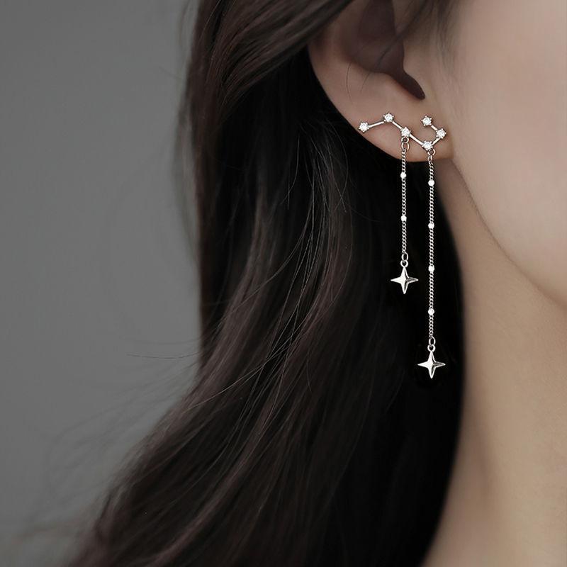 Orecchini pendenti asimmetrici di colore argento moda per le donne Orecchini pendenti con zirconi squisiti a catena lunga con nappe Gioielli da sposa