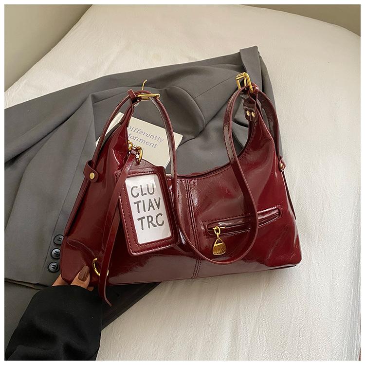 

Повседневная сумка кроссбоди женская 2025 новая универсальная сумка под мышкой сумка для通勤 на плечо ручная осенне-зимняя новая сумка-тоут красный