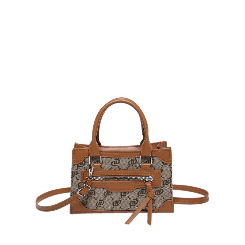 Foreign-style One-shoulder Handbag with Simple and Casual Texture 2024 Autumn New Korean Version of Fashion Messenger Small Square Bag Women