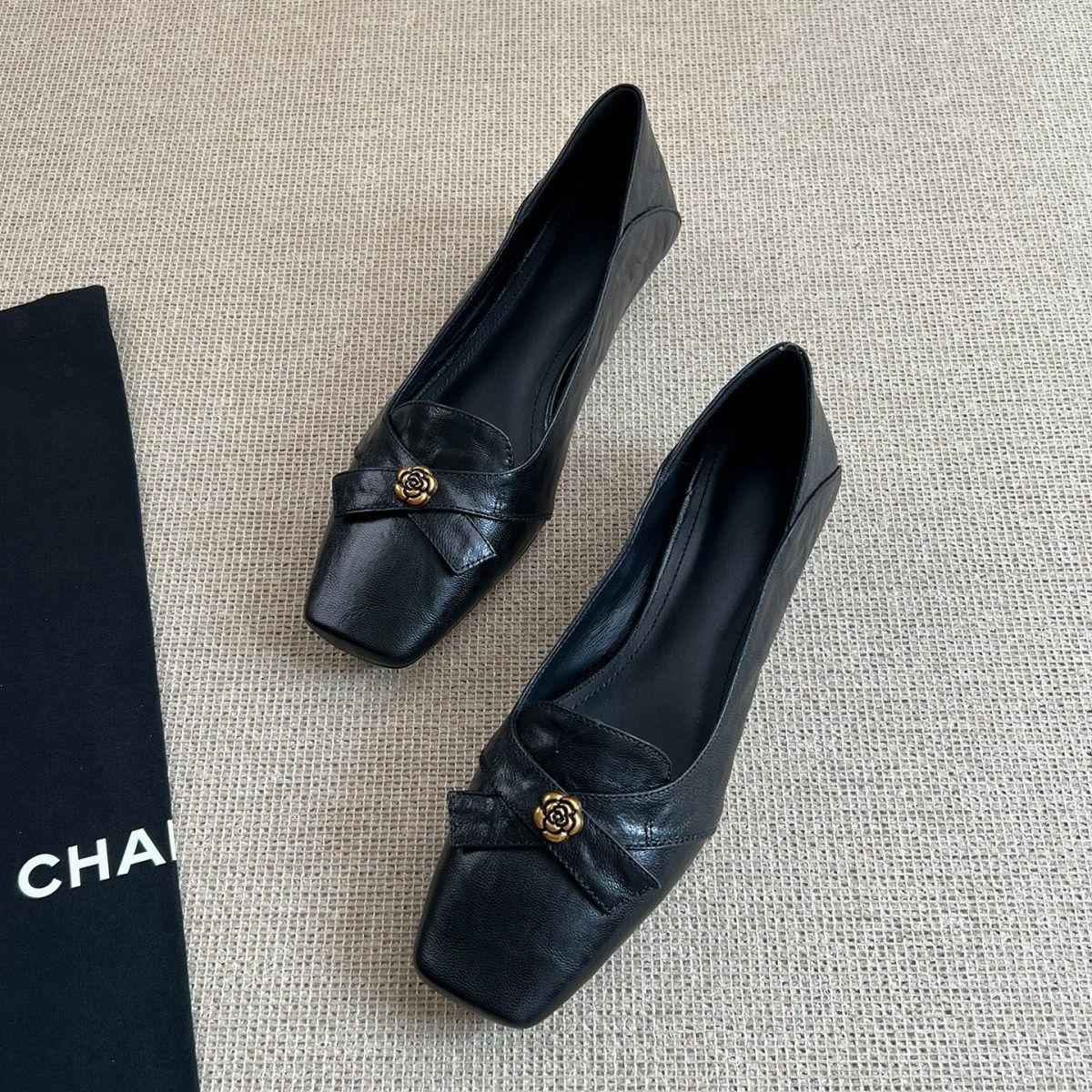 

Vintage camellia loafers women s 2025 new square head flat Mary Jane small leather shoes commuter single shoes 40 чёрный