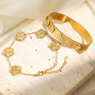Exquisites 304L Edelstahl Blumenarmband für Damen Goldenes Pflaumenblüten-Temperamentsarmband Schmuck für den Arbeitstag Geschenk