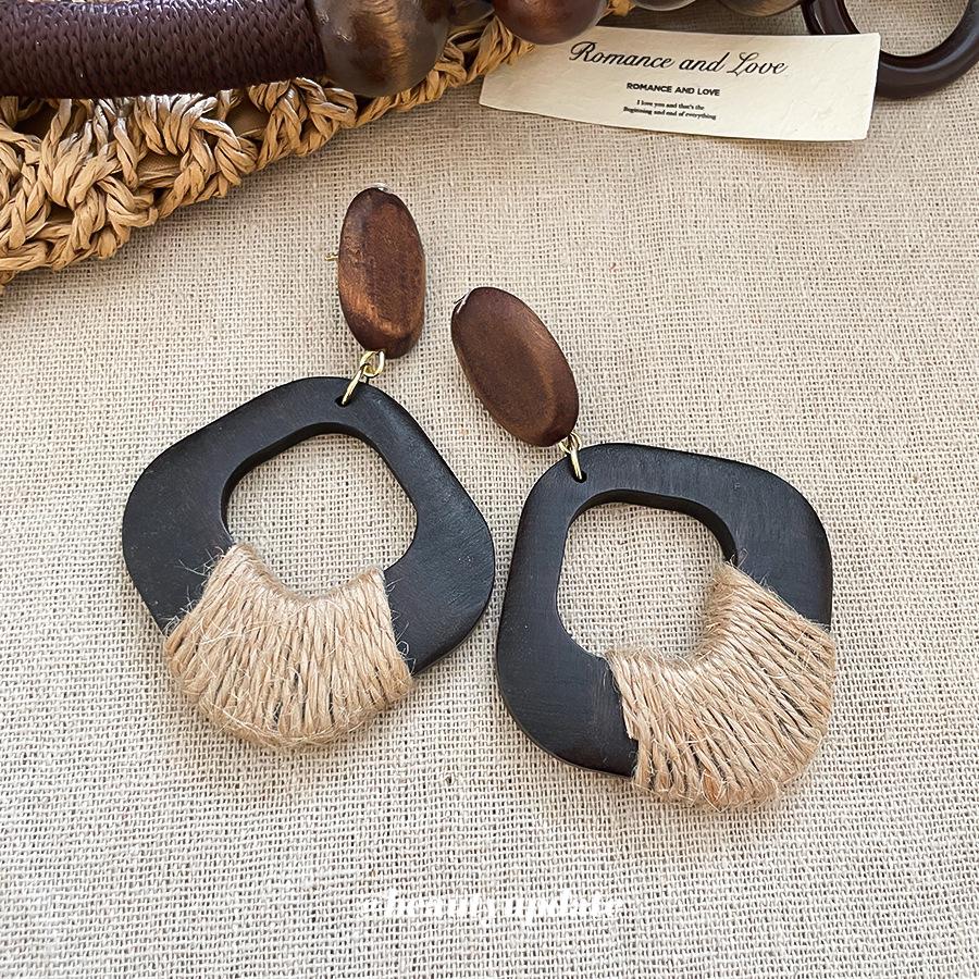 Silver Needle Wooden Raffia Oval Earrings: Ethnic Style, Retro Elegance, Unique Personality for Women.