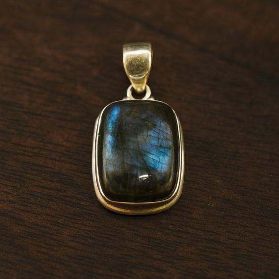 

Labradorite Pendant: 925 Sterling Silver Handcrafted Cushion Cut Blue Flash Gemstone Necklace серебряный
