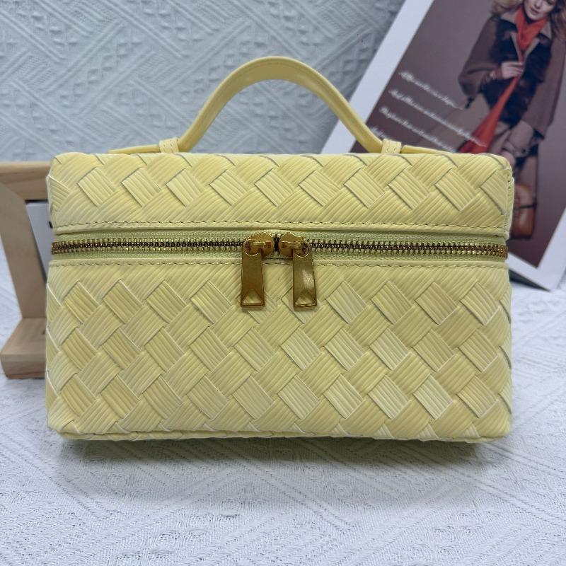 The New Lunch Box Bag Features a Niche Design, Purely Handmade Woven Design, High-end Crossbody Lightweight Makeup Bag