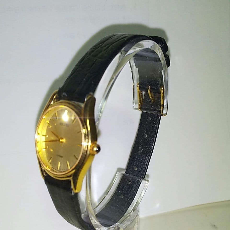 Bateria Usada substituída Relógio feminino CITIZEN EXCEED dourado quartzo