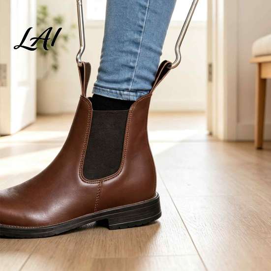 Stiefelzubehör für den Bauernhof Hufeisenförmiger Schuhanzieher Haken Langlebiges Metall Tragbar Stiefel Holz Zuggriff T-Griff Einfache Anziehhilfe Zuhause Pferd Reitsport