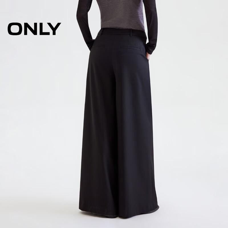 Only Damskie drapowane spodnie z prostą nogawką na wiosnę 2025