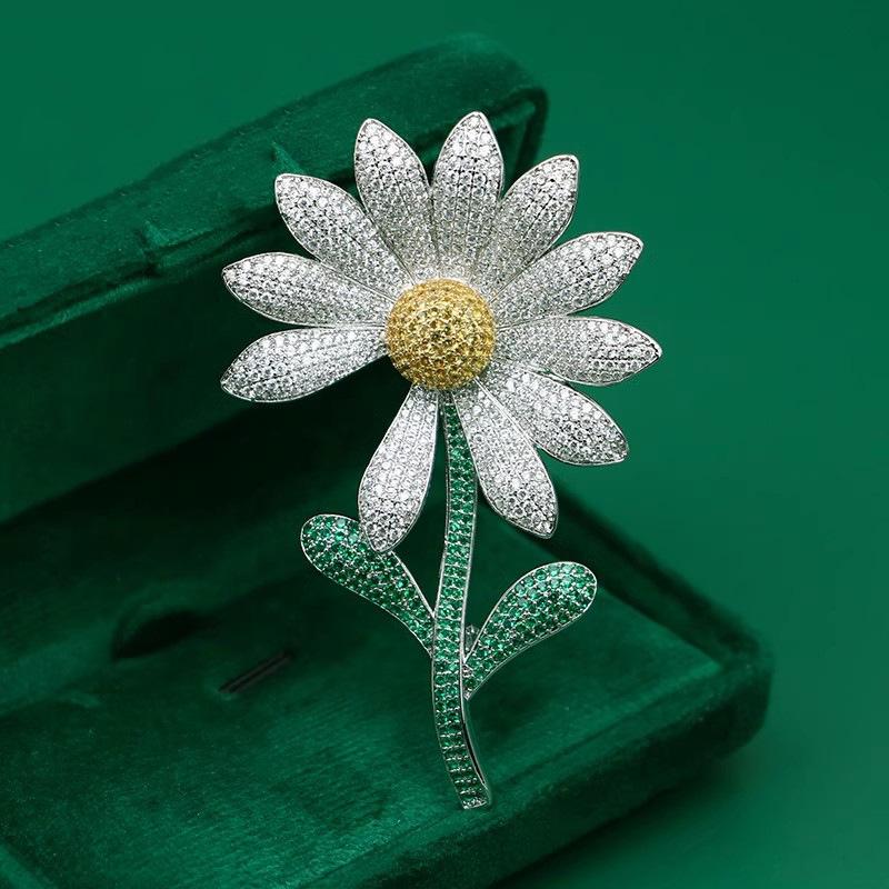 

Брошь-подсолнух, инкрустированная бриллиантами, для женщин. Высококлассная брошь-маргаритка, излучающая чувство элегантности и изысканности.