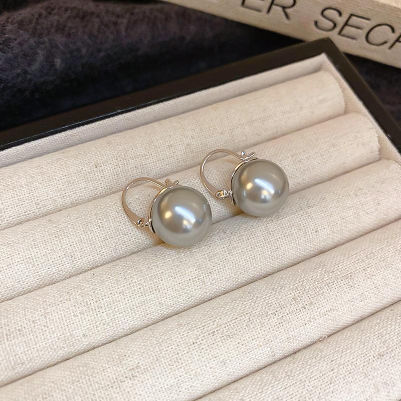 Zircon pearl simple earrings simple versatile retro Internet celebrity earrings fashion design earrings