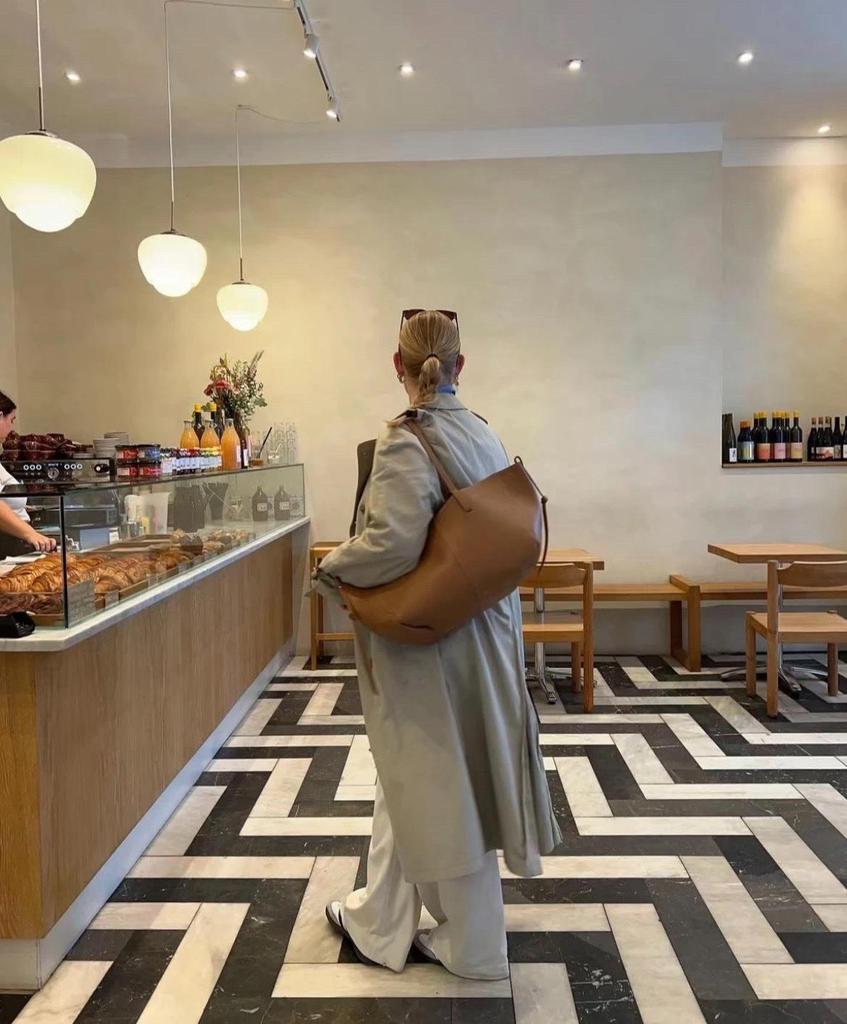 2024 Nový styl Dámská kožená taška tote - Velká kapacita, Lehký luxus, Všestranný design