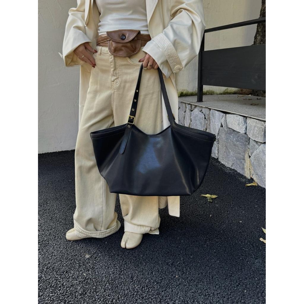 2026 New Tote Bag Large Capacity Commuter Bag Fashion Armpit Shoulder Bun Mother Bag Shopping Bag Leather Women's Bag