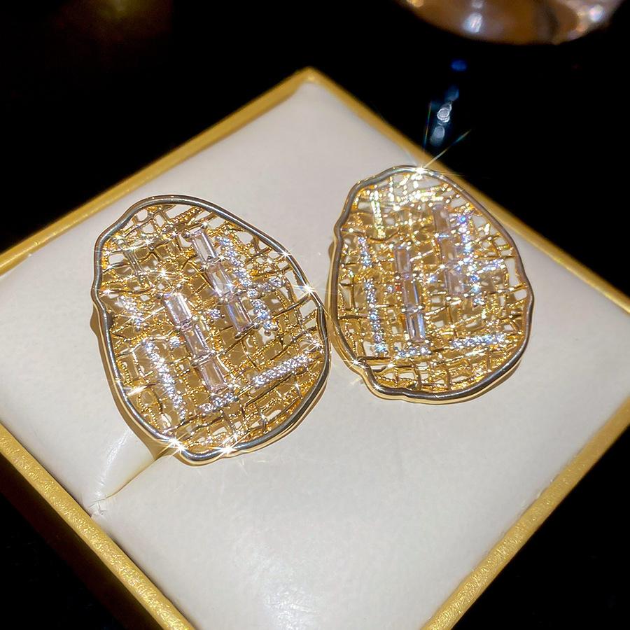 

Посеребренные металлические полые овальные серьги-гвоздики повседневные серьги для commuters легкая роскошь серьги