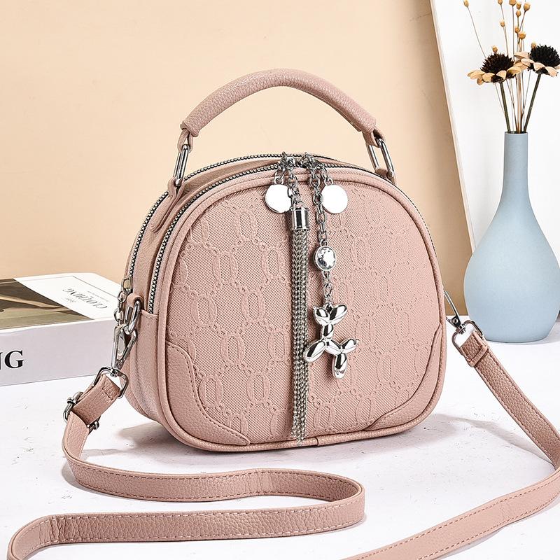 Simple and fashionable single shoulder portable messenger bag autumn and winter exquisite small round bag women's multi-layer fringed bag