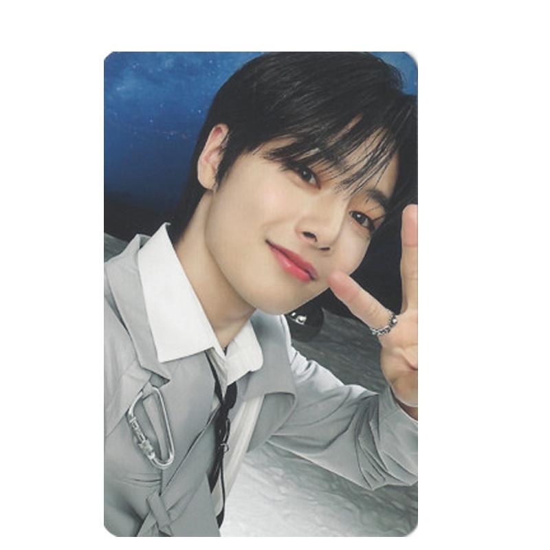 

Бездомные дети : Специальная официальная фотокарточка PILOT и неизданная фотокарточка Rockstar (Саундвейв Специальный) I.N (PILOT)