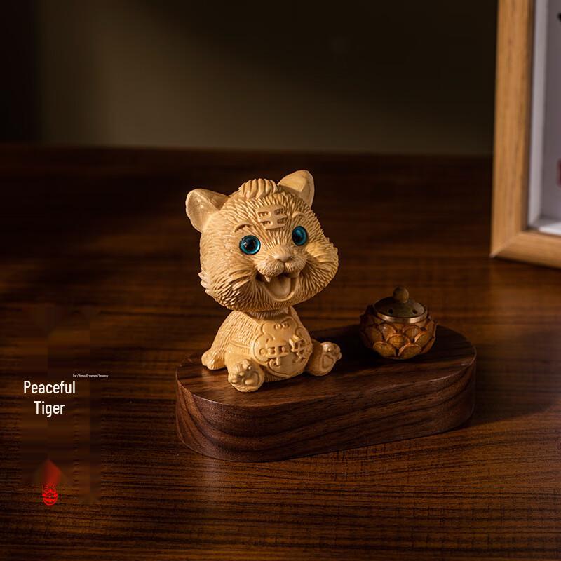 OLOMM Boxwood Lucky Tiger Car Ornament & Diffuser