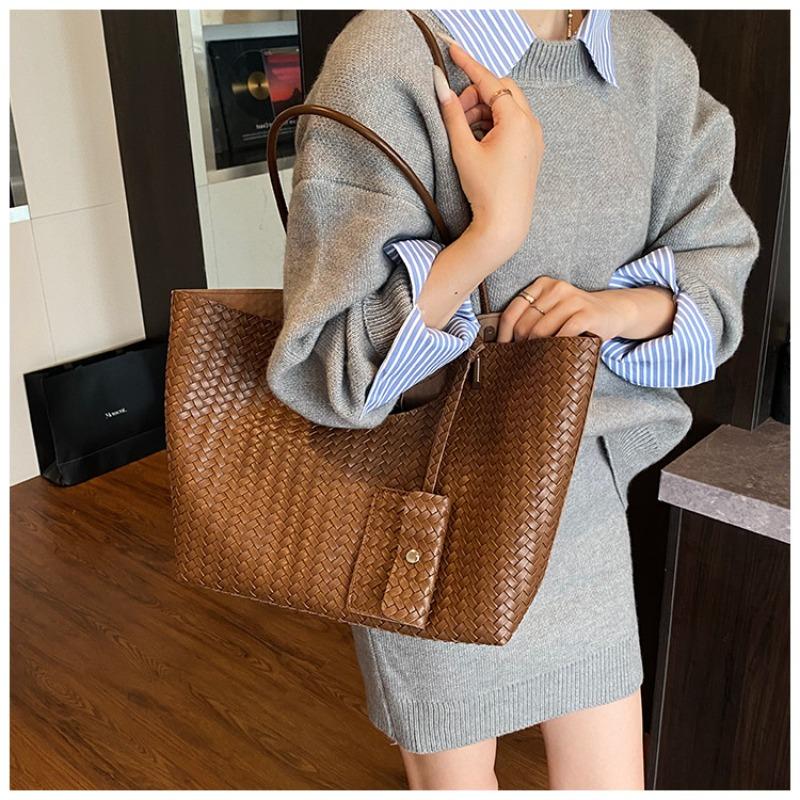 Large capacity woven bag women's autumn and winter new casual shoulder mother and child bag retro high-end tote bag