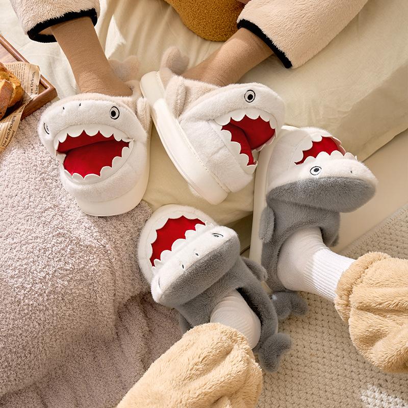 Hai-Cartoon Baumwollpantoffeln 2025 Herbst und Winter neue Zuhause Zuhause rutschfest verdickt warm Halbschlepp Baumwollschlepp Paar