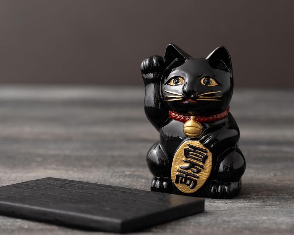 Ginjado Maneki Neko Black Lacquer Hand of Cat Maneki Neko Good Luck Feng Shui Figurine Takaoka Copperware Neko Color_Right Raised/Made Metal_Lucky