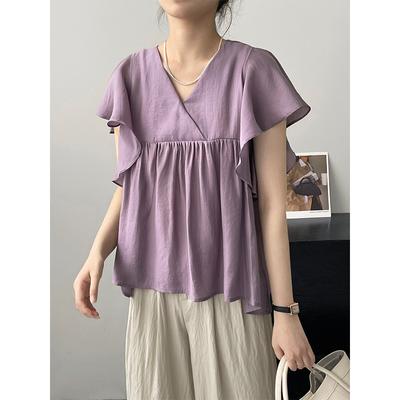 Damen-Sommermode, sanfte Rüschenkante, fliegende Ärmel, V-Ausschnitt, plissiertes Seidenhemd, lockeres und schlankes Puppenhemd-Oberteil
