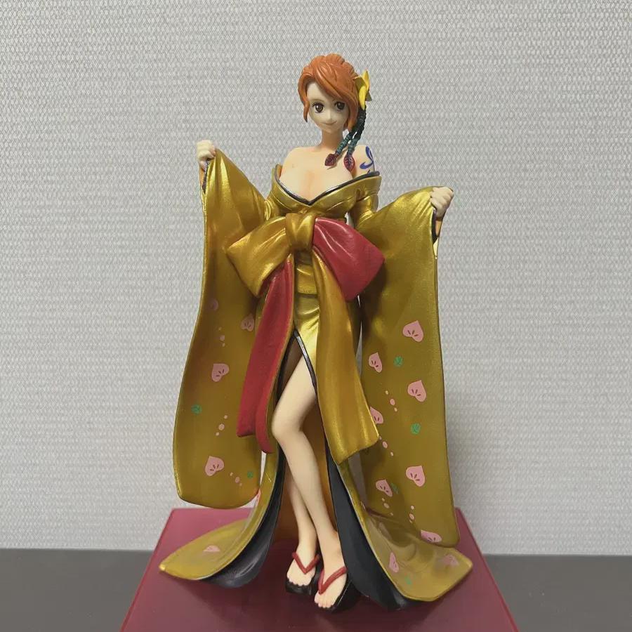 

One Piece First Lottery Figure Nami Kimono Ver. Gold