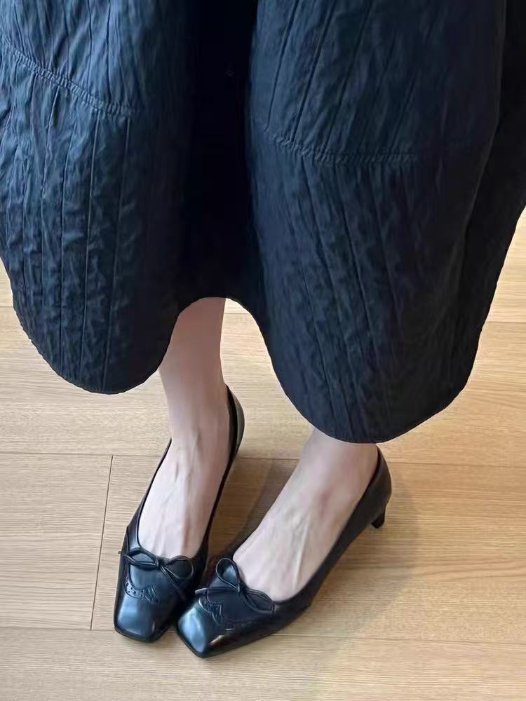 

2025 autumn new French square head shallow mouth single shoes women s French bow evening temperament gentle single shoes 35