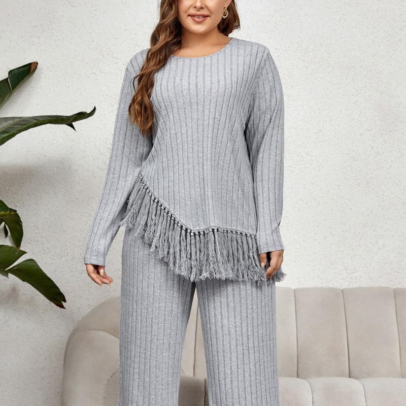 2-osalised rõivad, ümmargune kaelus, kõrge vöökohaga, laiade säärtega püksid. Salongi ääristega, pikkade varrukatega pullover, elastne vöökoht, igapäevased komplektid