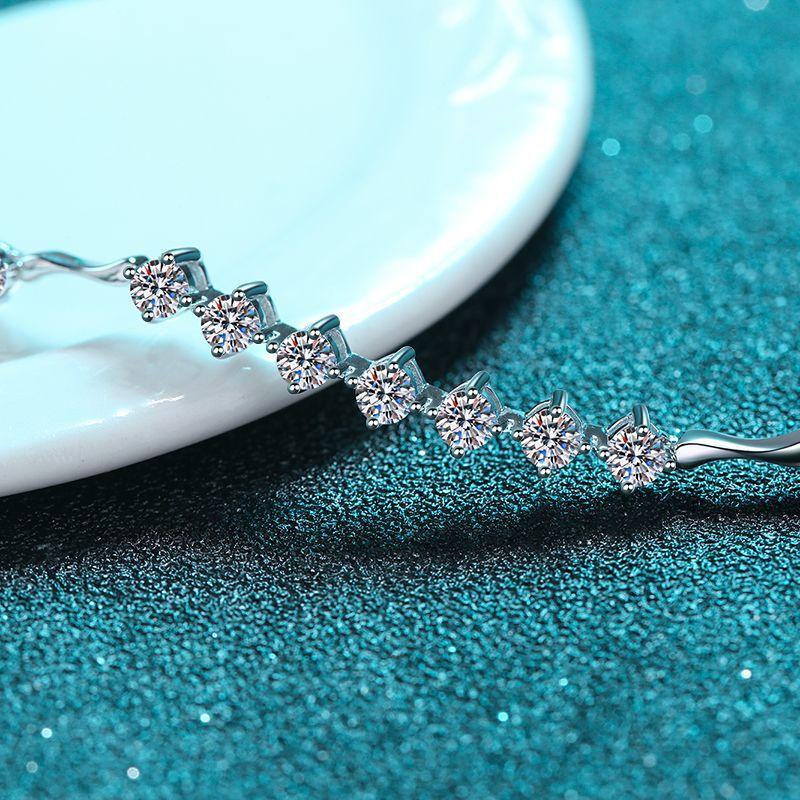 S925 Sterling Silber Damenarmbänder sind durch Fleisch und Blut verbunden. Die Fabrik in Haifeng liefert erfrischende Moissanit-Armbänder direkt.