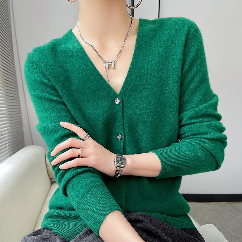 Autumn/Winter 2023 Women's Pure Wool Knit Cardigan Coat with V-Neck and Long Sleeves.