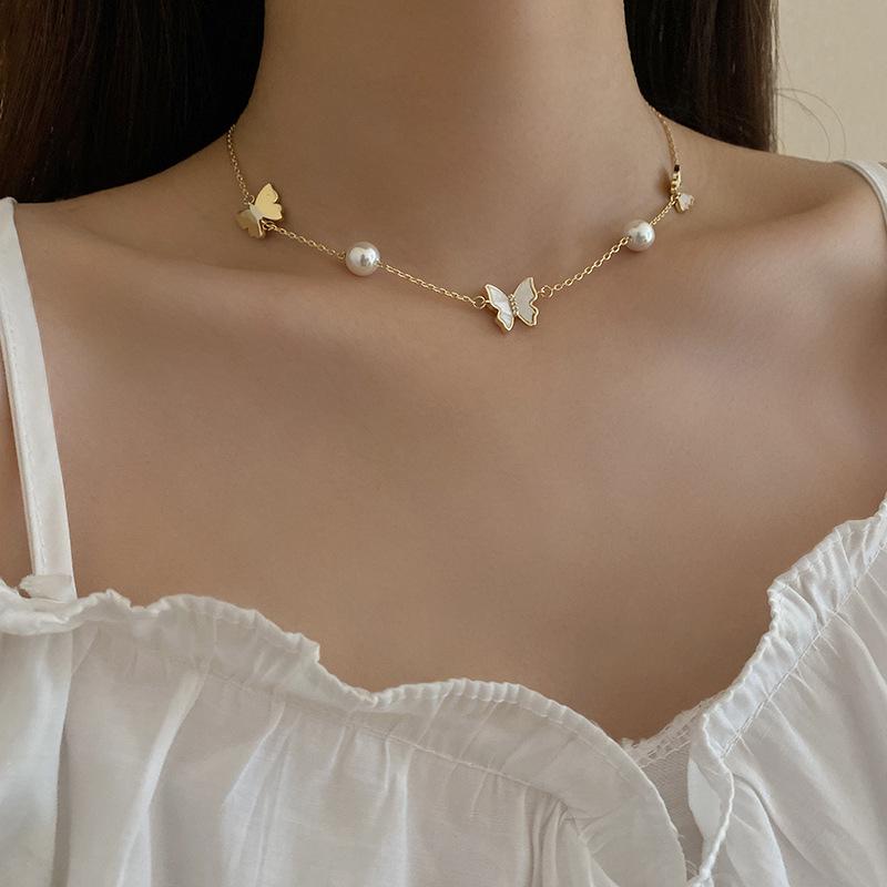 Elegancki Francuski Srebrny Naszyjnik z Perłą w Kształcie Serca - Luksusowy Łańcuszek na Kluczową Kostkę dla Kobiet