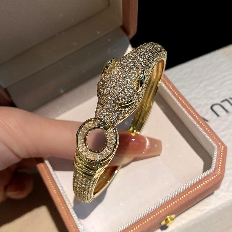 European and American new fashionable classic atmospheric bracelet, classic style of snake bracelet
