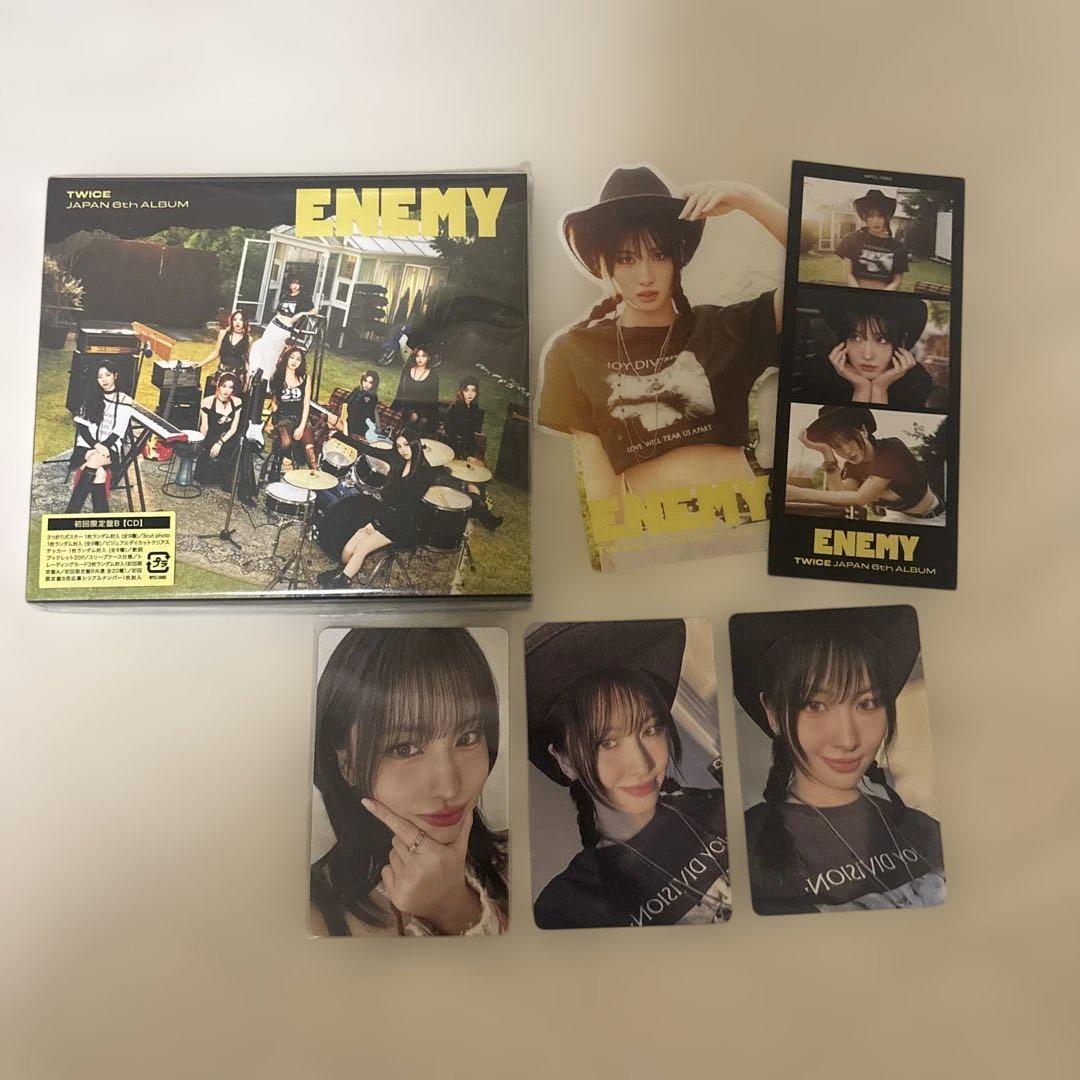 

[USED] TWICE Sana First Press Limited Edition B ENEMY Trading Cards (3 cards, no serial number)