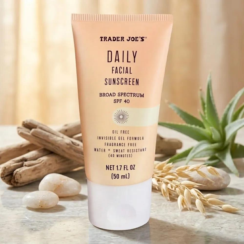 Trader Joe s SPF40 Daily Facial Sunscreen 50ml Gel Texture Transparent Finish