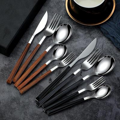 Islandqi Edelstahl Besteckset: Messer, Gabel und Löffel mit Holzmaserung-Griff im koreanischen Stil für kreatives Speisen.