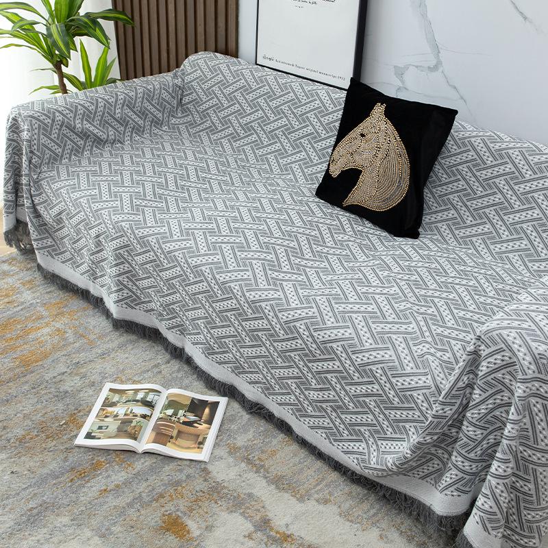 High-End Universal Sofa Slipcover: Stylish, Anti-Scratch, One-Piece Design for All Seasons