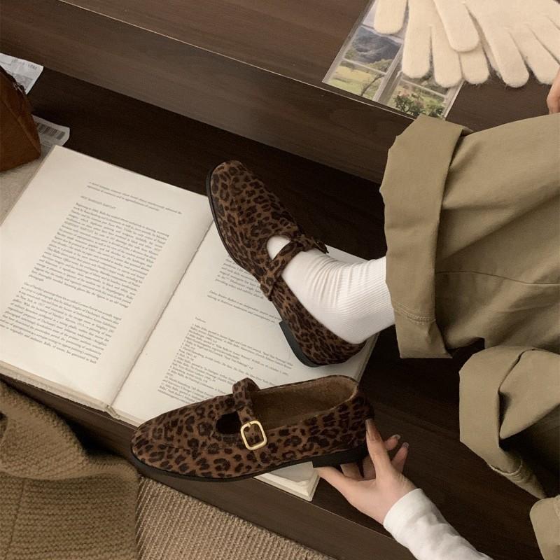 Flat single shoes women's 2025 new autumn retro square head Mary Jane women's shoes gentle evening shoes leopard print beanie shoes