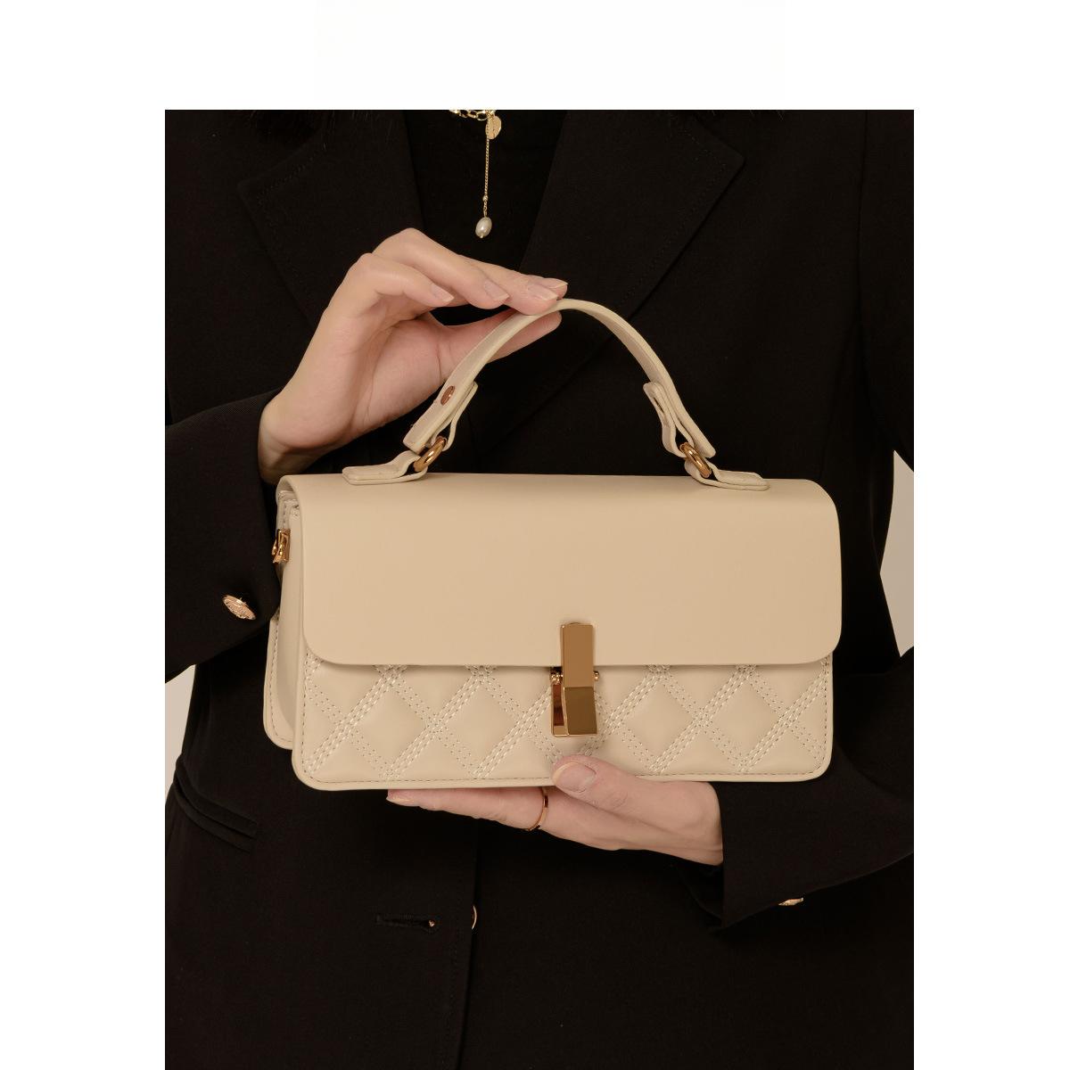 

This Is A Niche Handbag with A Single-shoulder, Underarm Diamond-shaped Chain Bag and A High-quality Hand-held Small Square Bag