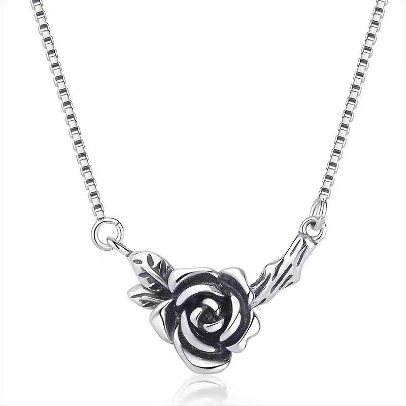 Chao Xiaobai 925 Sterling Silver Black Rose Necklace for Women - Retro Thai Silver Clavicle Chain, Fashionable and Simple.