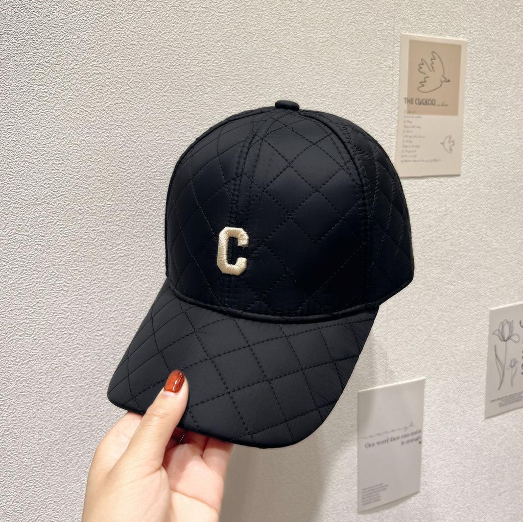 Neue Art Daunenkarierte Mütze Damen Herbst und Winter Karierte Entenschnabelmütze Mode Buchstabenstickerei Baseballmütze