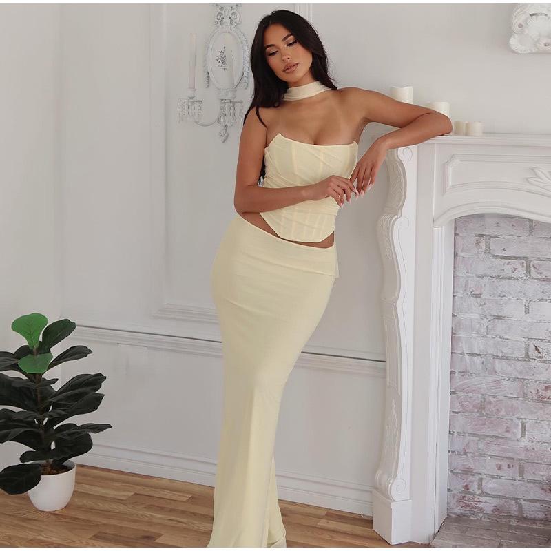 

Комплект однотонного бандо-топа с драпировкой на шее и юбки миди - Модный тренд 2025 Large жёлтый