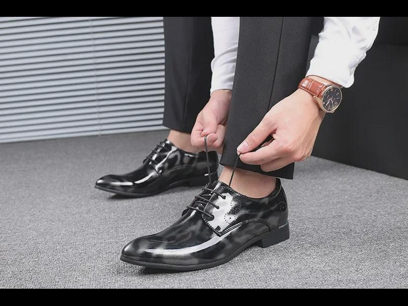 "New Four Seasons Men's Pointed Toe Formal Shoes – Trendy Large Size British Style Men's Shoes"